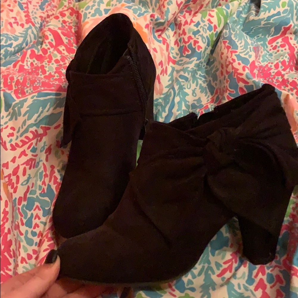 Black bow booties